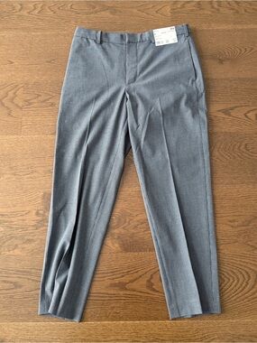 Uniqlo Men's Light Gray Ankle Length Dress Pants - Tailored Crease